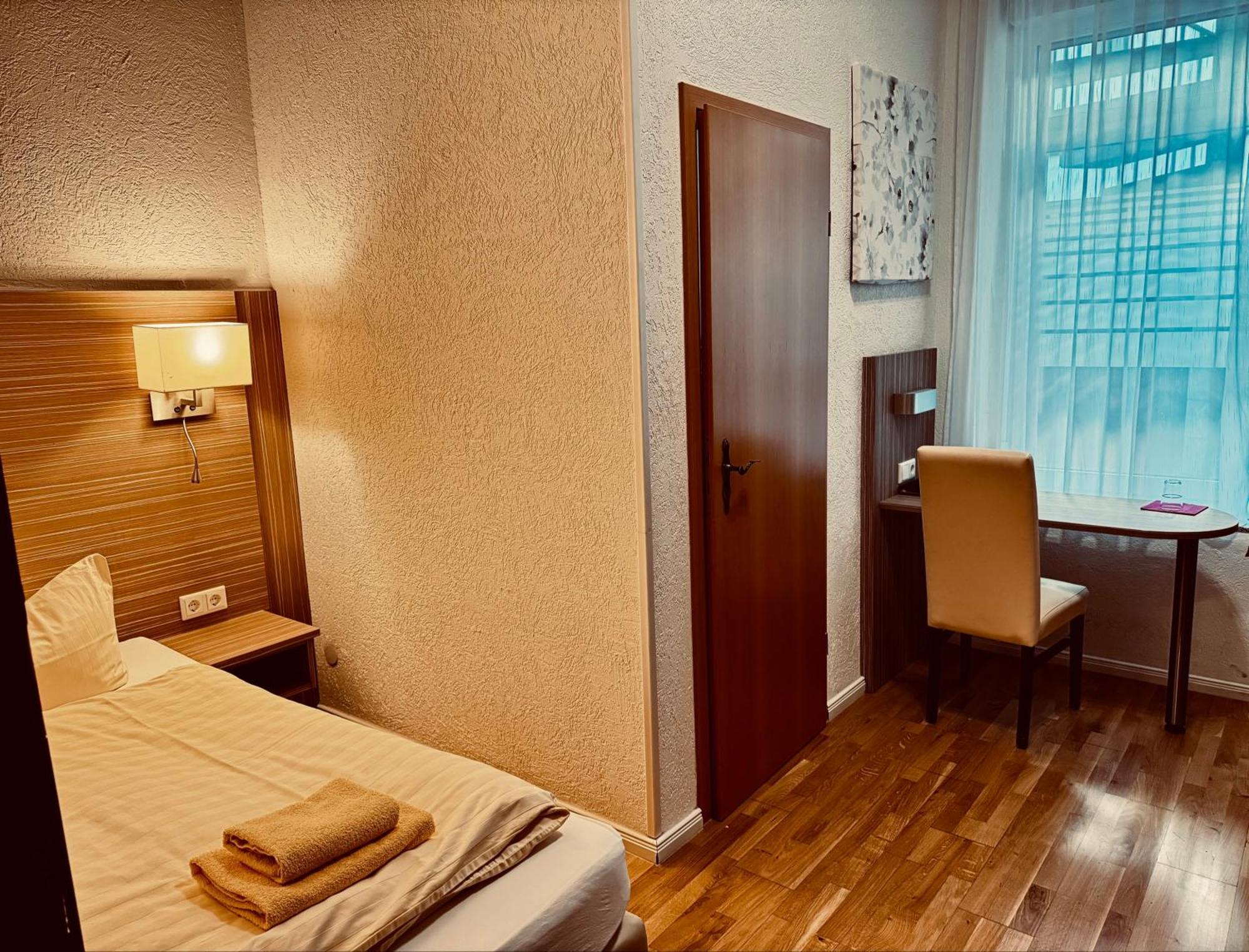 Hotel Goldener Anker Торгау Екстер'єр фото