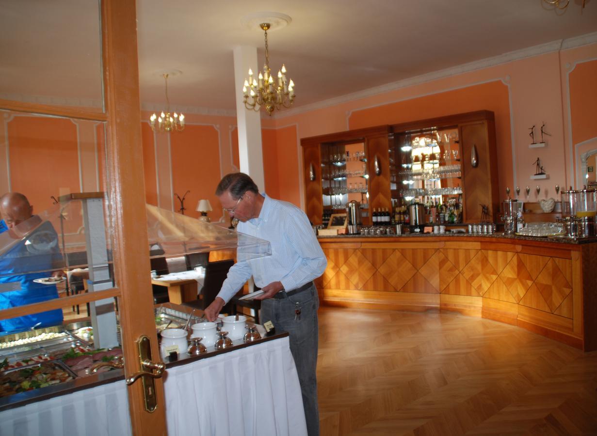 Hotel Goldener Anker Торгау Екстер'єр фото