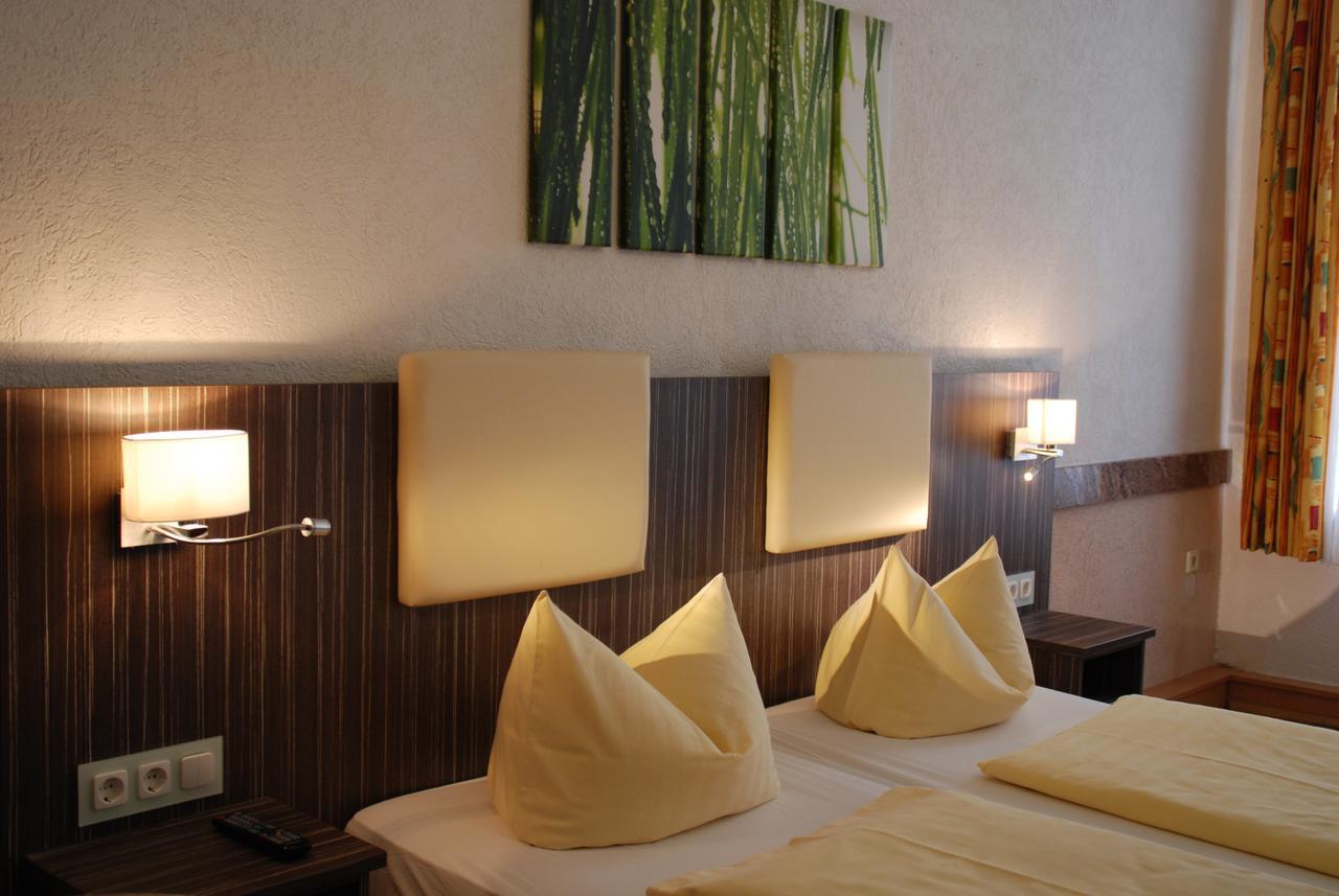 Hotel Goldener Anker Торгау Екстер'єр фото