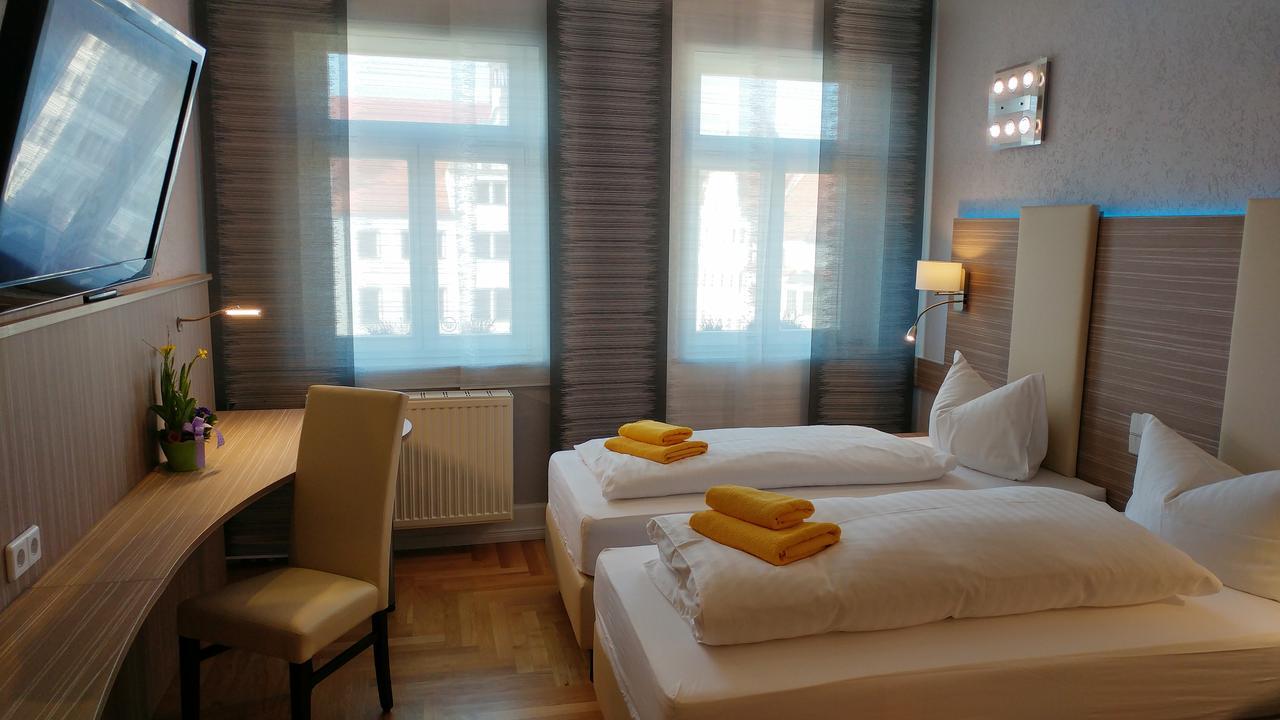 Hotel Goldener Anker Торгау Екстер'єр фото